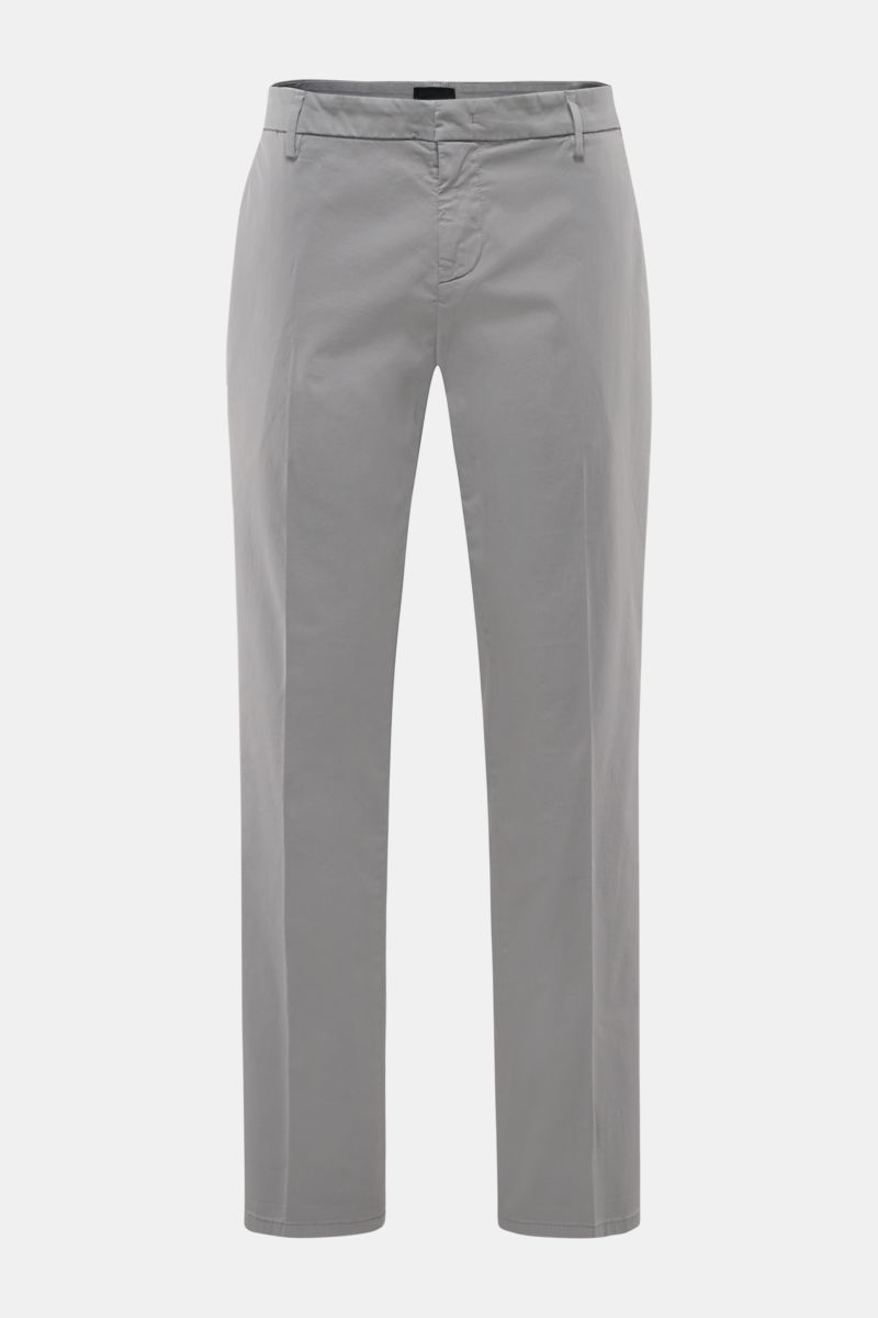 Dondup Baumwollhose 'Gaubert' grau, slim Fit, schmal geschnitten, elastische Baumwolle, frontal fotografiert mit Reißverschluss, Taschen, Metall-Initial.
