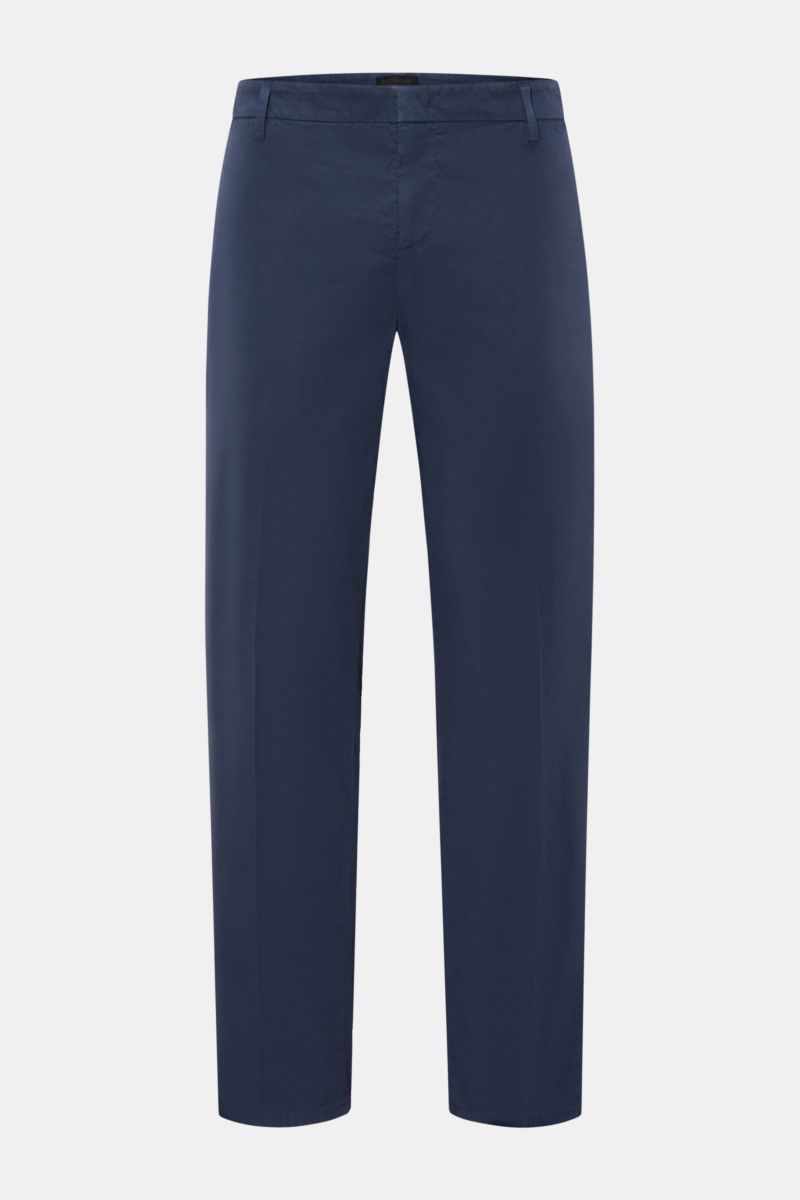 Dondup Baumwollhose 'Gaubert' dunkelblau, Slim Fit mit schmal geschnittener Wade, leichte Stretch-Baumwolle, frontal fotografiert, mit Reißverschluss und Metall-Initial.