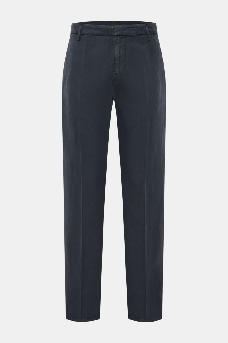 Dondup Chino 'Gaubert' navy, slim Fit, schmal geschnittene Wade, aus Lyocell, Baumwolle, Leinen, garment dyed, frontal fotografiert.