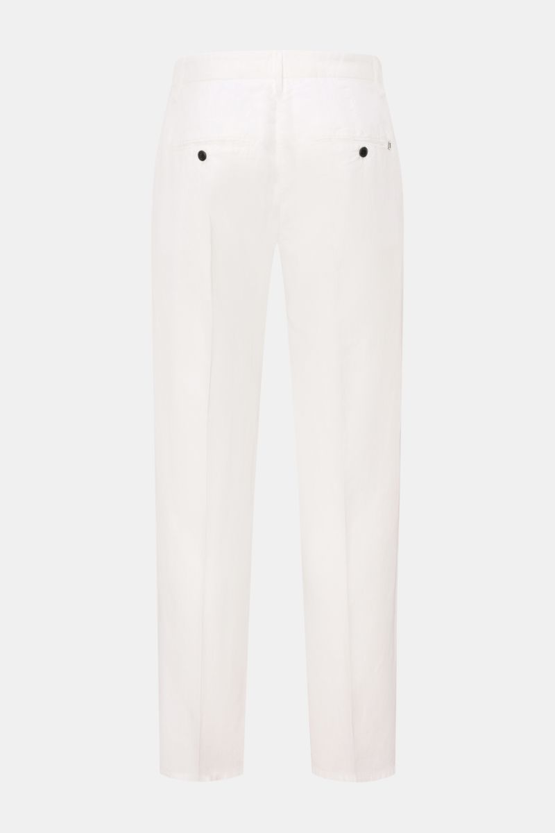 Dondup Chino 'Gaubert' weiß, Rückansicht, Slim Fit, garment dyed, aus Lyocell, Baumwolle, Leinen, mit französischen Taschen und Metall-Initial.