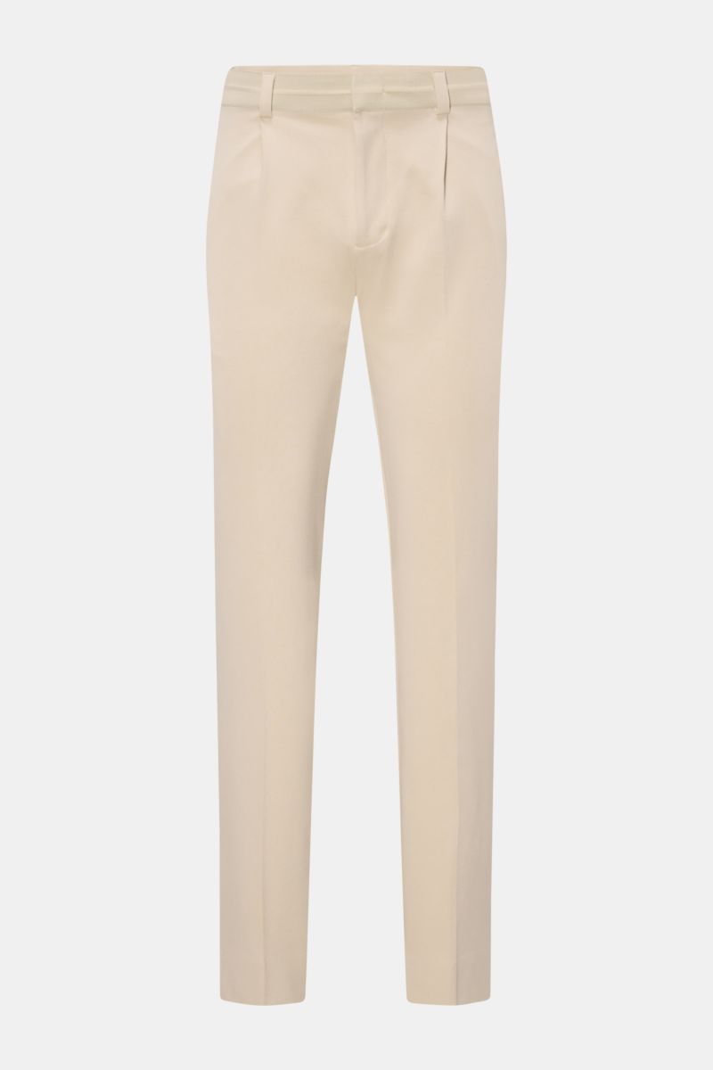 Frontansicht der sandfarbenen Kiefermann Jersey-Hose 'Hunfrid' mit elastischem Bund, Slim Fit, knöchellang, Twill-Optik, Reißverschluss und Leistentaschen.