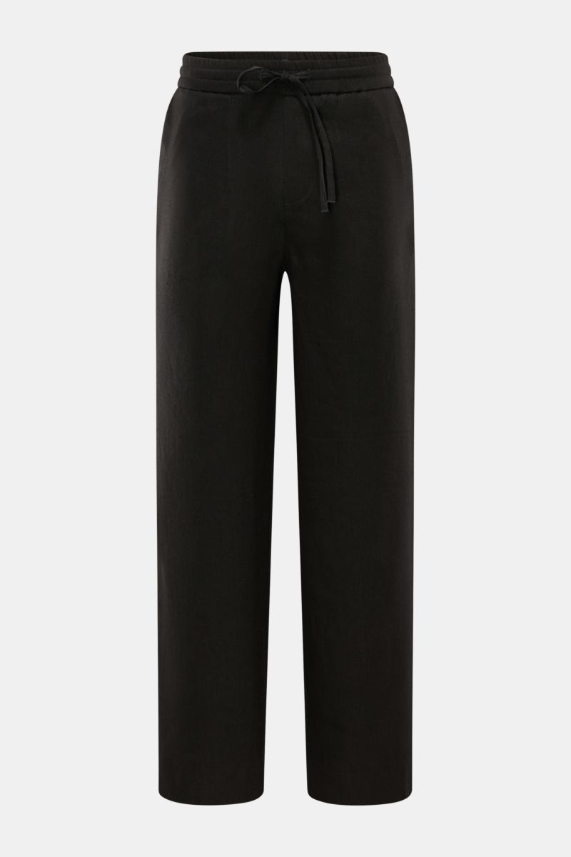 Front view of Kiefermann Jogger pants 'Haltor' black, made from a lightweight linen-viscose blend with elasticated waistband, drawstring, French and patch pockets. Pared down to essentials, these menswear trousers feature comfortable stretch, fine weave, 