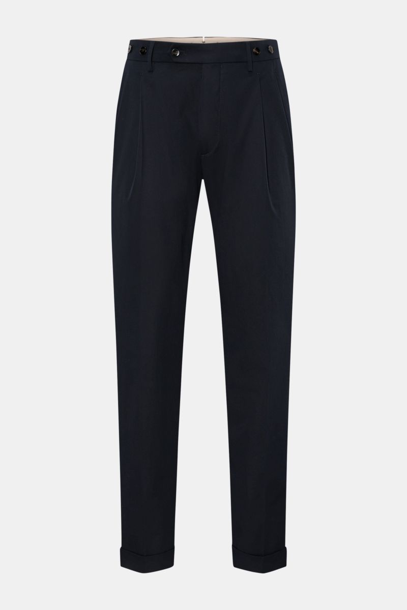 Berwich Chino 'Barber' navy, frontale Ansicht, Baumwoll-Twill mit Stretch, doppelte Bundfalten, Knöpfe für Hosenträger, Regular Fit, Saumaufschlag.