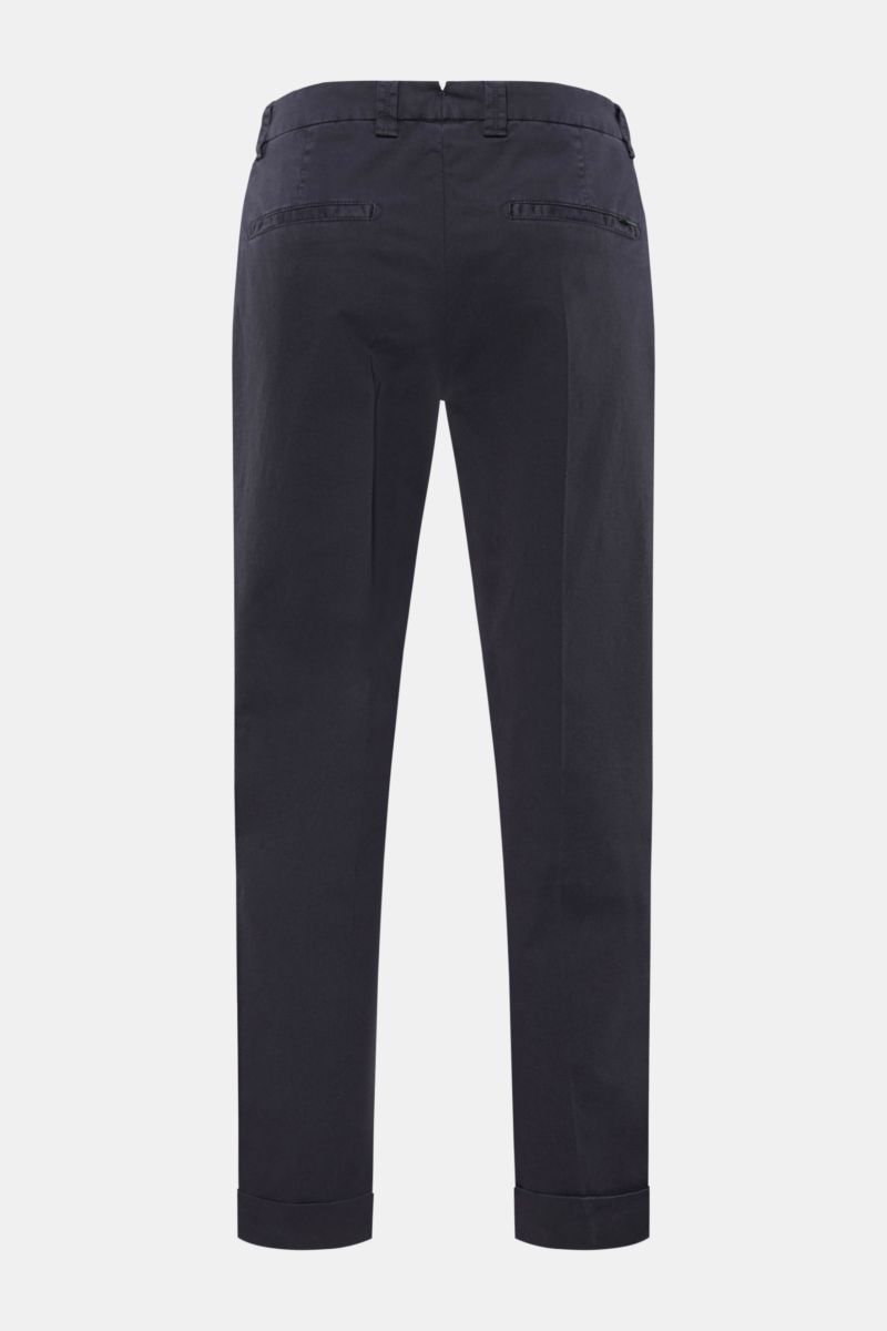Berwich Chino 'Chiaia' navy von hinten, knöchellang, schmal zulaufend, Twill-Baumwolle, Taschen seitlich und am Gesäß, Saumaufschlag.