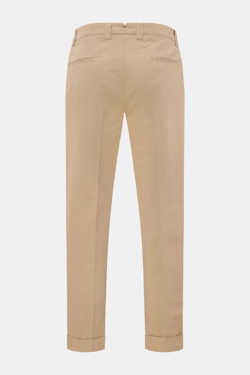 Berwich Chino 'Chiaia' beige von hinten, knöchellang, taperte Baumwollhose mit Leistentaschen, Bundknöpfen, Saumaufschlag und leichter Elastizität.