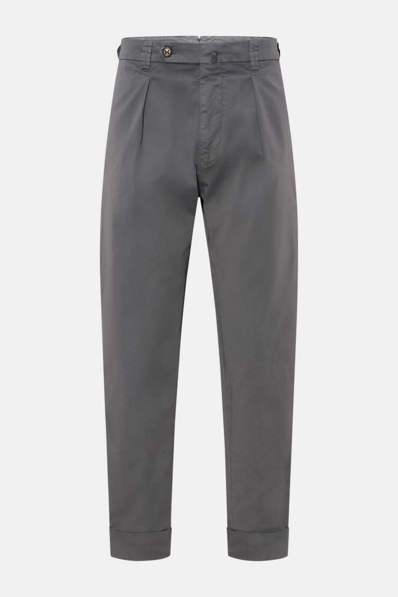 Berwich Chino 'Chiaia' dunkelgrau, frontale Ansicht, Tapered Fit, Baumwoll-Twill, leicht elastisch, knöchellang, Bundfalte, Reißverschluss und Saumaufschlag.
