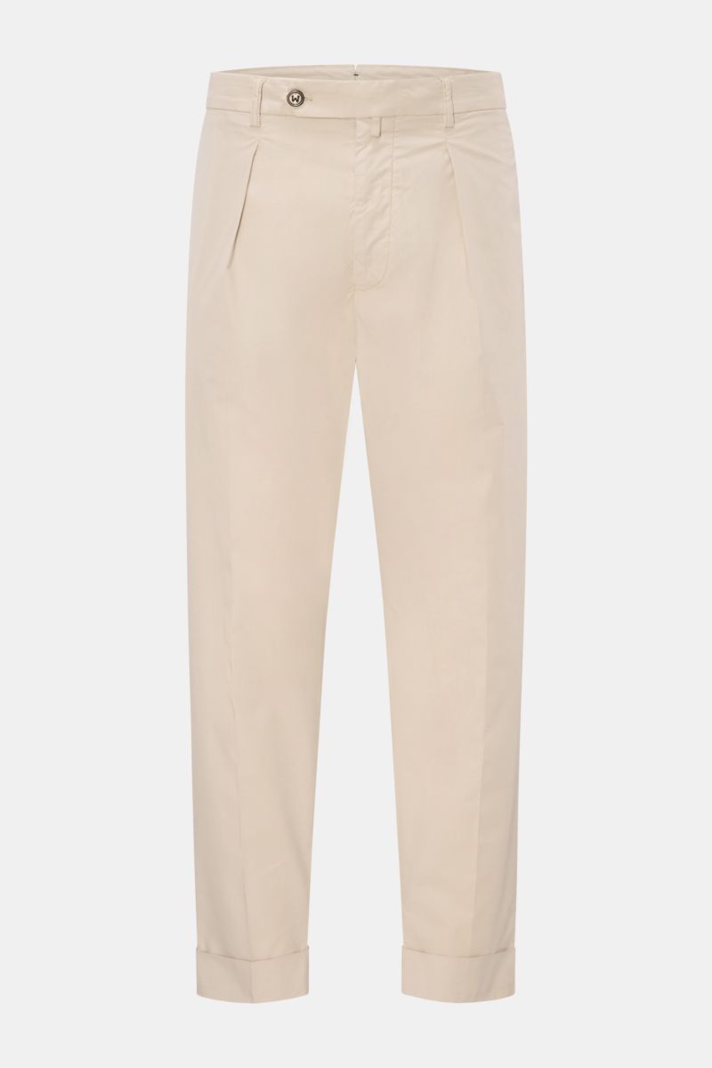 Berwich Hose 'Chiaia' beige, frontale Nahaufnahme, leichte Baumwoll-Lyocell Qualität, Tapered Fit, Bundfalte, knöchellang mit Saumaufschlag.