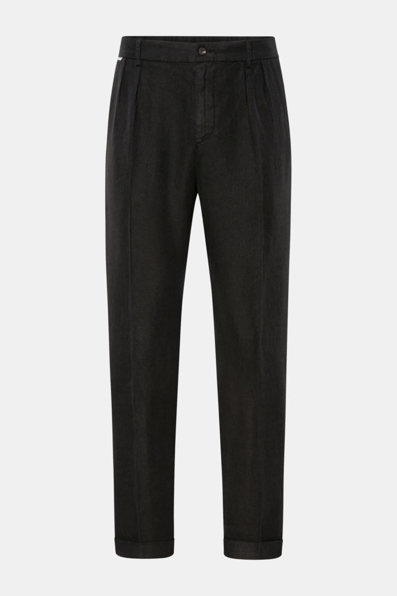 Front view of 04651/ A trip in a bag Linen jogger pants 'Linen Pants' black, pure linen fabric with tapered, short regular fit. Perfect for warm days: These linen jogger pants by 04651/ A TRIP IN A BAG are the ideal summer essential – for travel or for th