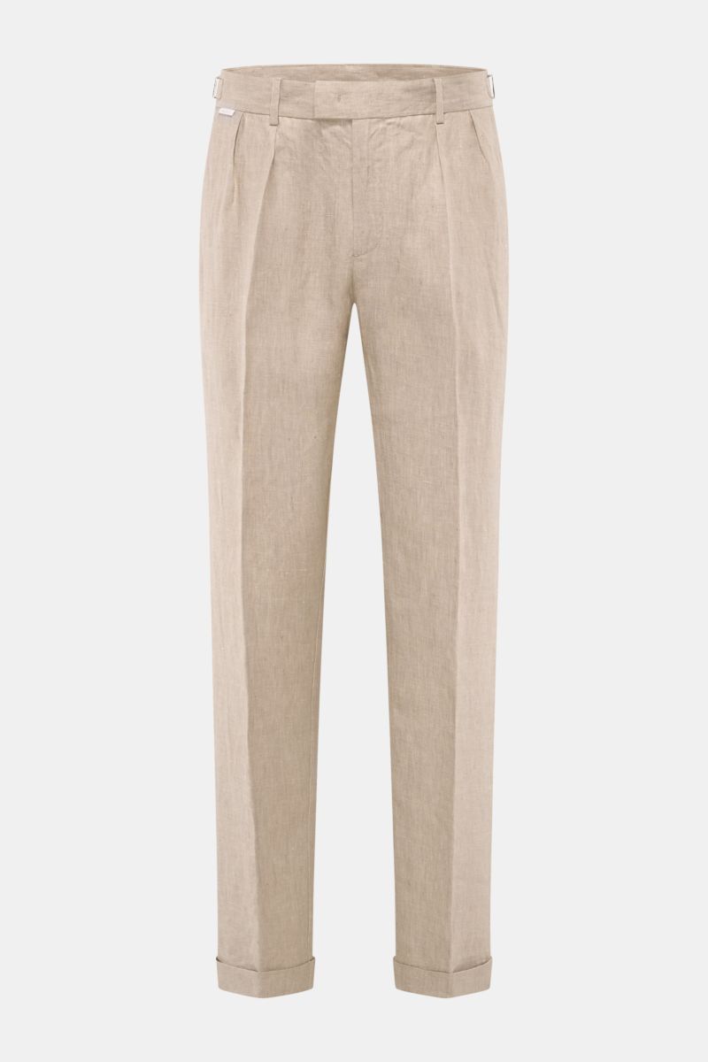 Frontansicht der 04651/ A trip in a bag Leinenhose taupe meliert aus reinem Leinen, tapered Fit mit Bundhaken, Saumaufschlag, Bund-Adjuster.