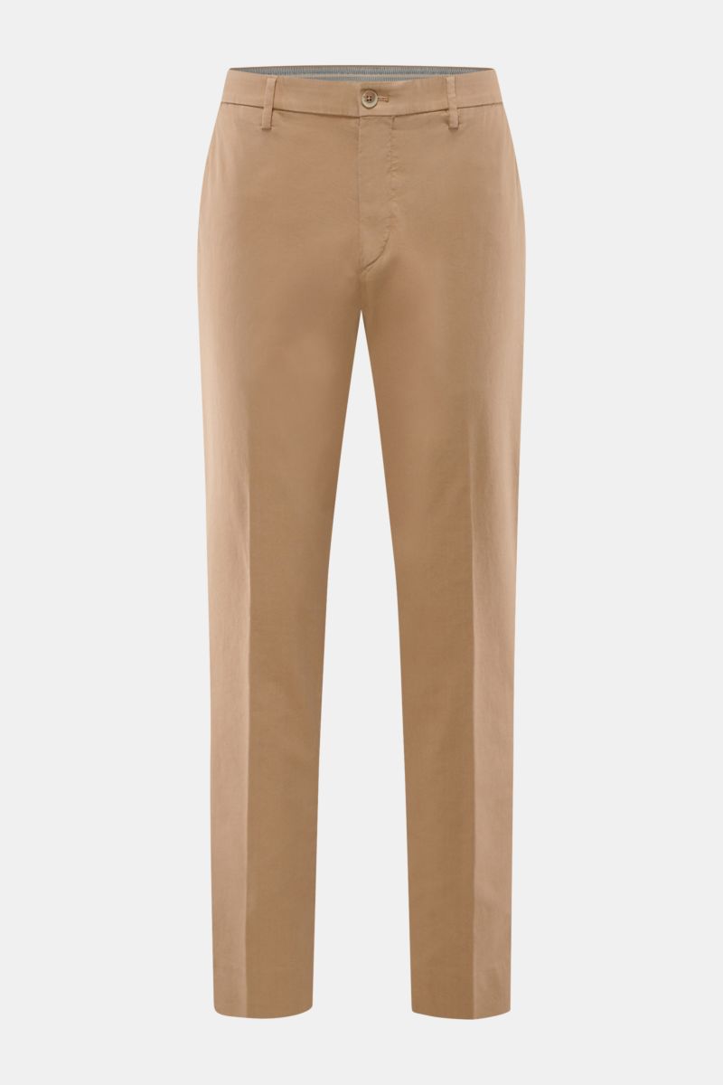 GTA Chino 'Davide' hellbraun front view, slim fit cotton twill pants with elastic waistband, zipper, button, French pockets, and buttoned back pockets. 
