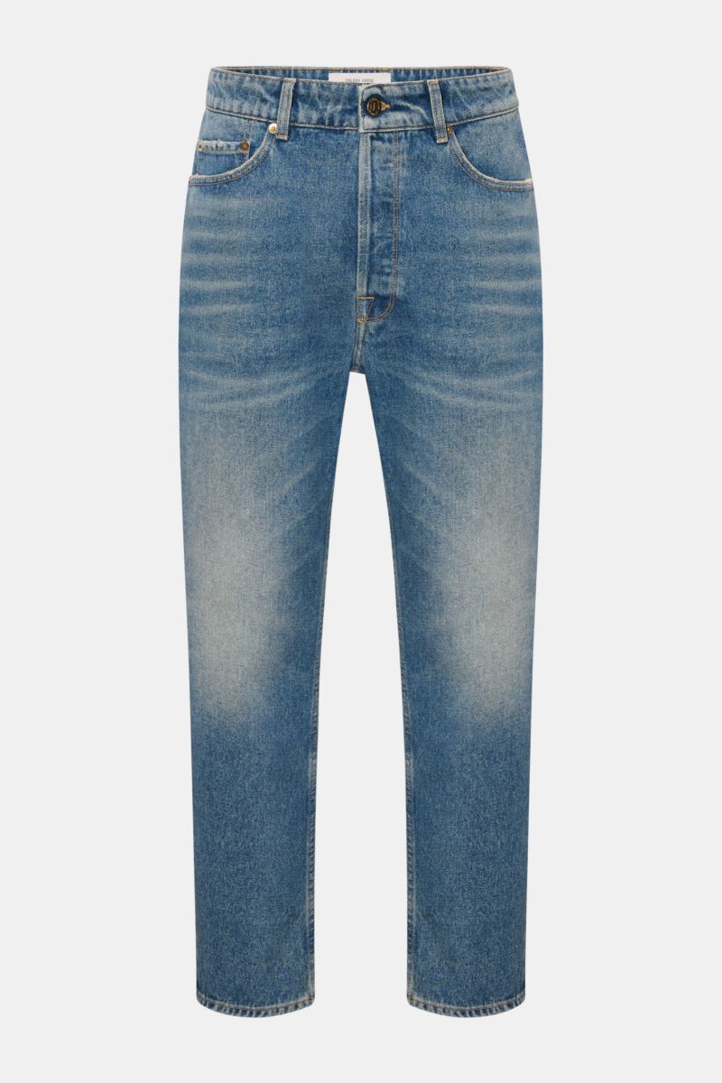 Golden Goose Jeans 'Happy' rauchblau im Five-Pocket-Stil, Regular Fit, kurzer Schnitt mit Used-Waschung und Metall-Sternen, frontale Produktansicht.