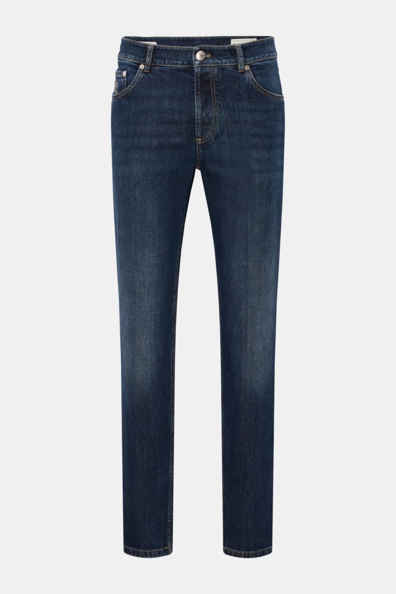 Front view of Brunello Cucinelli Jeans 'Traditional Fit' blau, a luxurious denim classic in soft, slightly elastic cotton with light used wash, very slim taper, button fly, five-pocket style, coin pocket with logo stitching, and leather patch.  
Luxuri