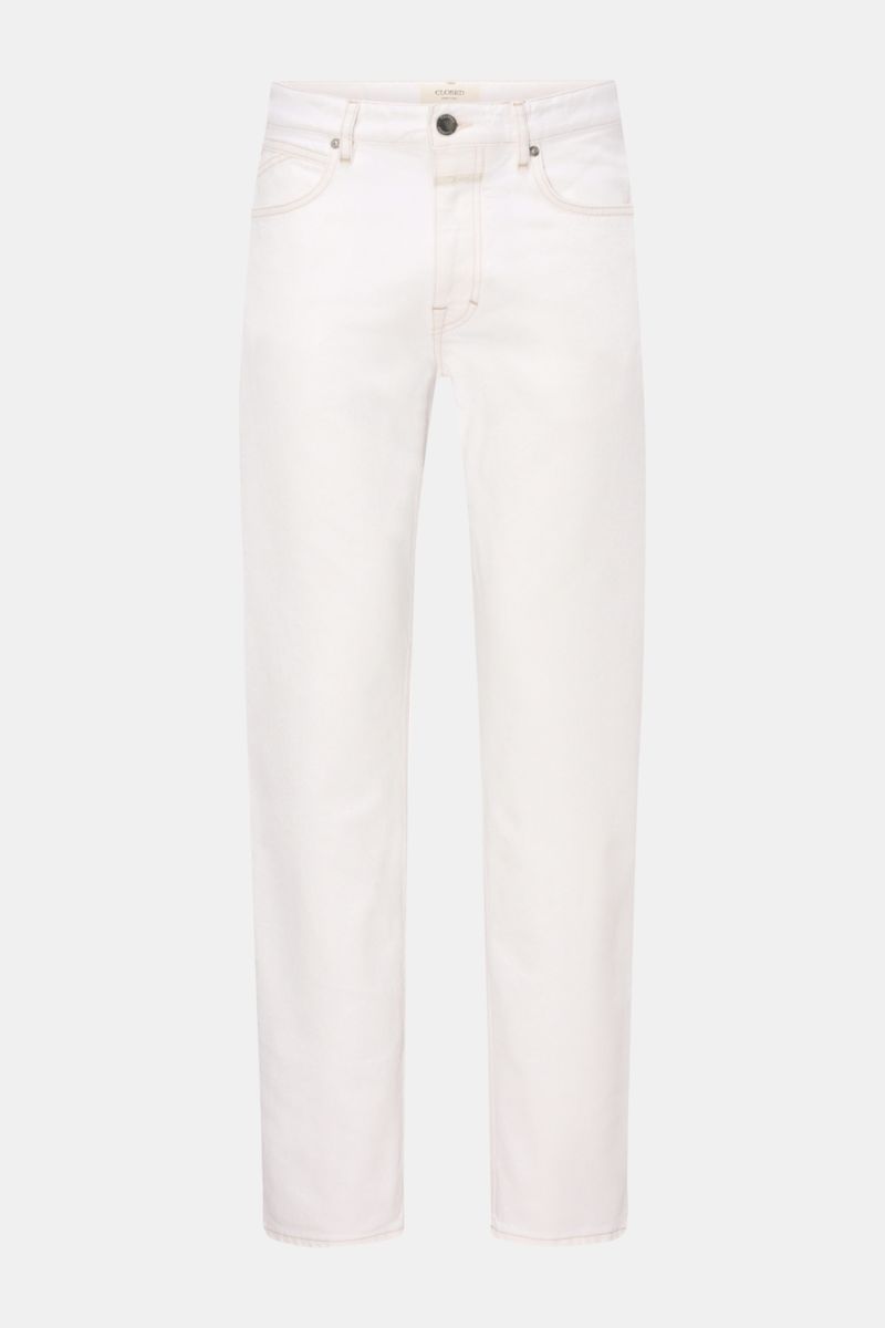Closed Jeans 'Cooper' offwhite in Frontansicht, Slim Fit aus elastischer Baumwolle mit Used-Waschung, Five-Pocket-Stil, Zip Fly und rückwärtigem Patch.