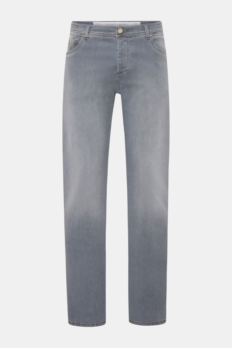 Richard J. Brown Jeans 'Tokyo' grau, frontale Ansicht, Slim Fit, schmal zulaufend, elastischer Denim, Button Fly, Five-Pocket-Stil, Leather Patch.