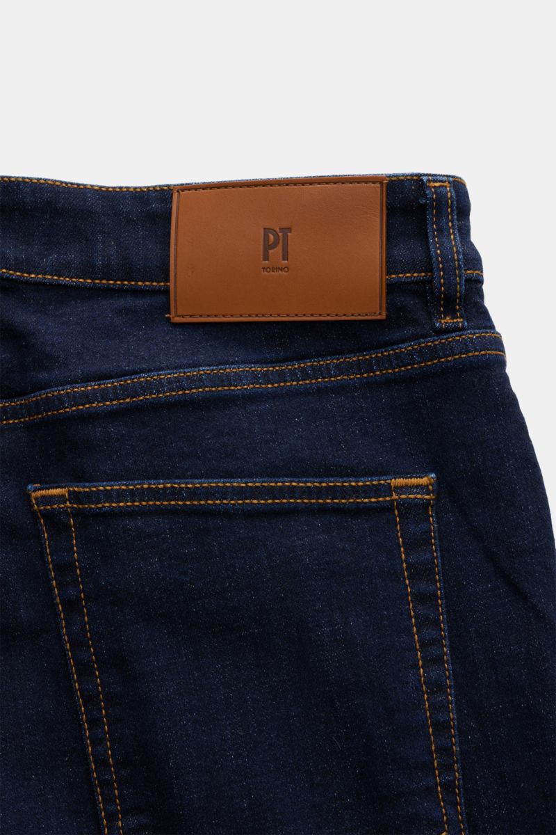 PT Torino Denim Jeans 'Reggae' dunkelblau shown from the back waist area, featuring dark blue denim with authentic used wash, soft stretch cotton, slim fit, button fly, five-pocket style, contrast logo patch, and fixed hem cuff for comfort and style. D
