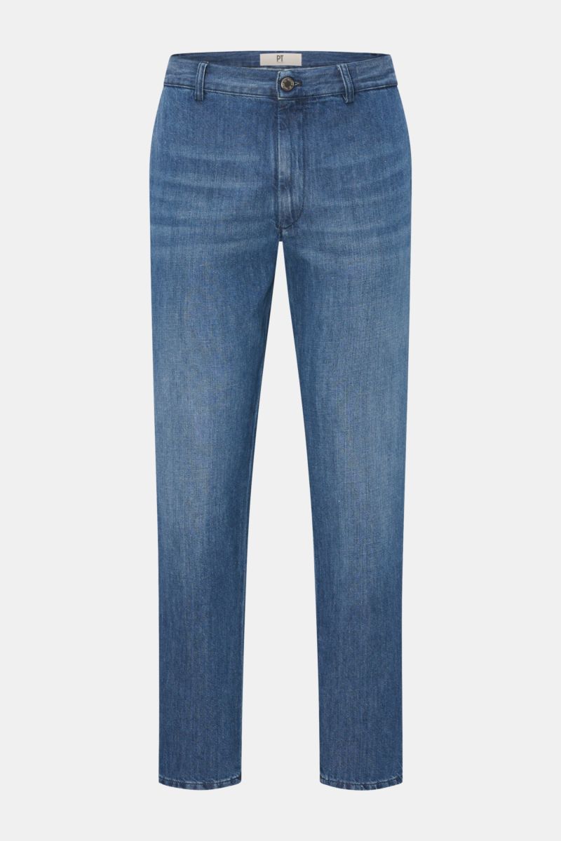 Front view of PT Torino Denim Jeans 'Reggae' blue, cropped casual chinos-look jeans in cotton-linen blend with tapered fit and ankle length.

Description: The cropped model 'Reggae' by Italian label PT TORINO DENIM is a casual pair of jeans in chinos l