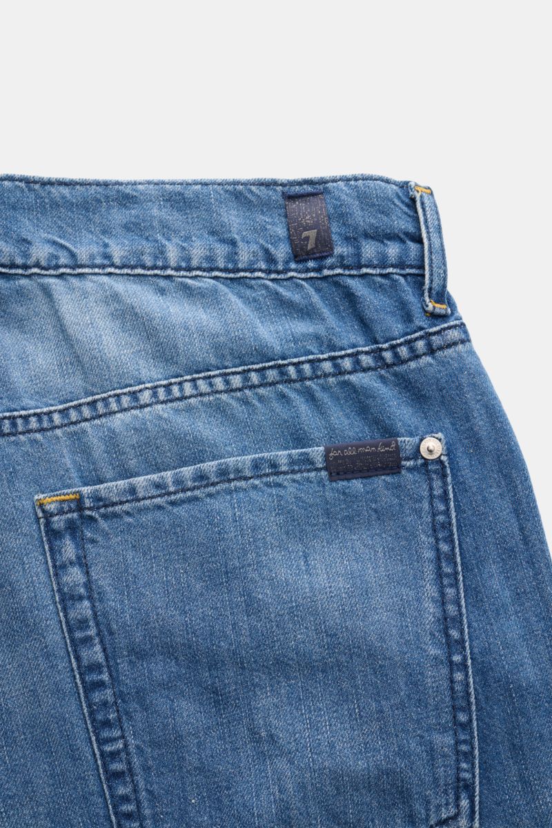 7 for all mankind Jeans 'The Straight' blau, Rückansicht mit Five-Pocket-Stil, leichter Baumwoll-Leinen-Mischung, Regular Fit, Zip Fly, weicher Griff.
