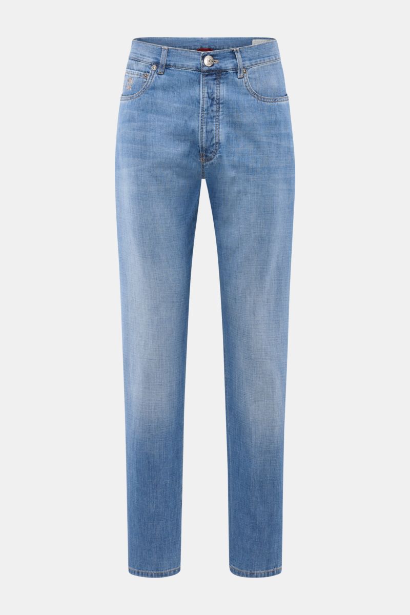 Brunello Cucinelli Jeans 'Iconic Fit' smoky blue shown front view, slim fit, high waist, soft pure cotton denim with authentic used wash.

Enjoy a luxurious feel in your leisure time: The fine jeans 'Iconic Fit' by BRUNELLO CUCINELLI in pure cotton tic