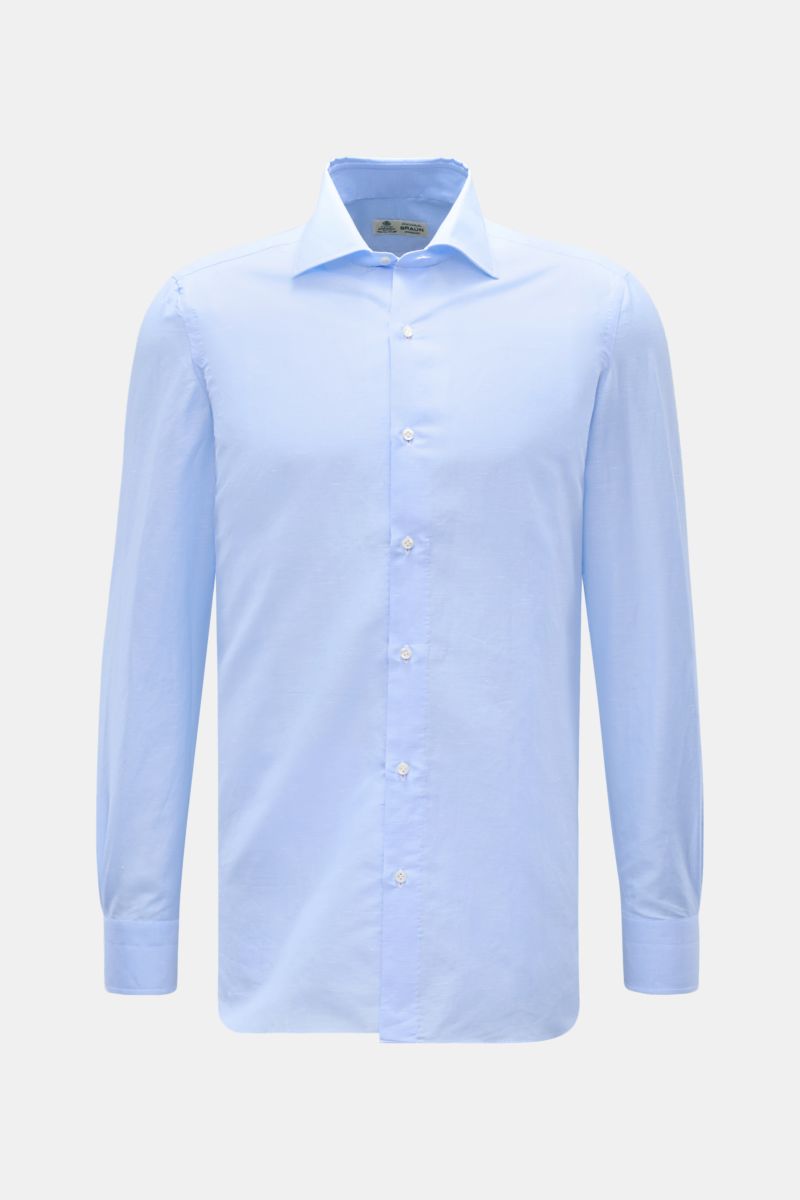 Borrelli Business Hemd 'Luciano' Kent-Kragen hellblau, Slim Fit, Leinen-Baumwoll-Mix, glatter Griff, französische Knopfleiste, Sportmanschette, gerundeter Saum, Vorderansicht.