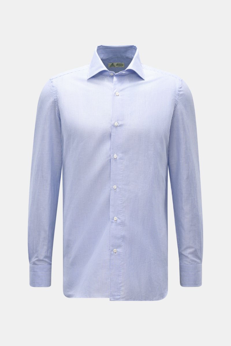 Borrelli Business Hemd 'Luciano' Kent-Kragen blau/weiß gestreift, Slim Fit, Leinen-Baumwoll-Mix, Perlmuttknöpfe, Sportmanschette, frontale Ansicht.
