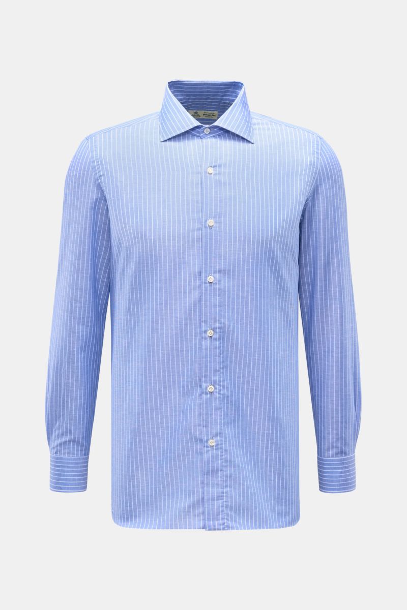 Front view of Borrelli Business shirt 'Luciano' Kent collar white/blue striped, slim fit in linen-cotton blend with shark collar, French button placket, classic barrel cuffs, and rounded hem. Fine yarn from Neapolitan tailor BORRELLI: The shirt 'Luciano' 