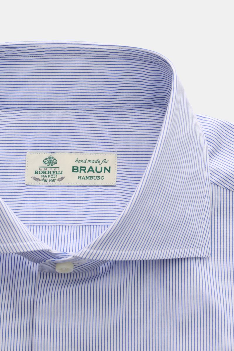 Close-up front view of Borrelli Business shirt 'Nando' shark collar dark blue/white striped, showcasing fine stripes and collar detail.

Timeless classic: The shirt 'Nando' from BORRELLI features classic, elegant design and unbeatable wearing comfort.