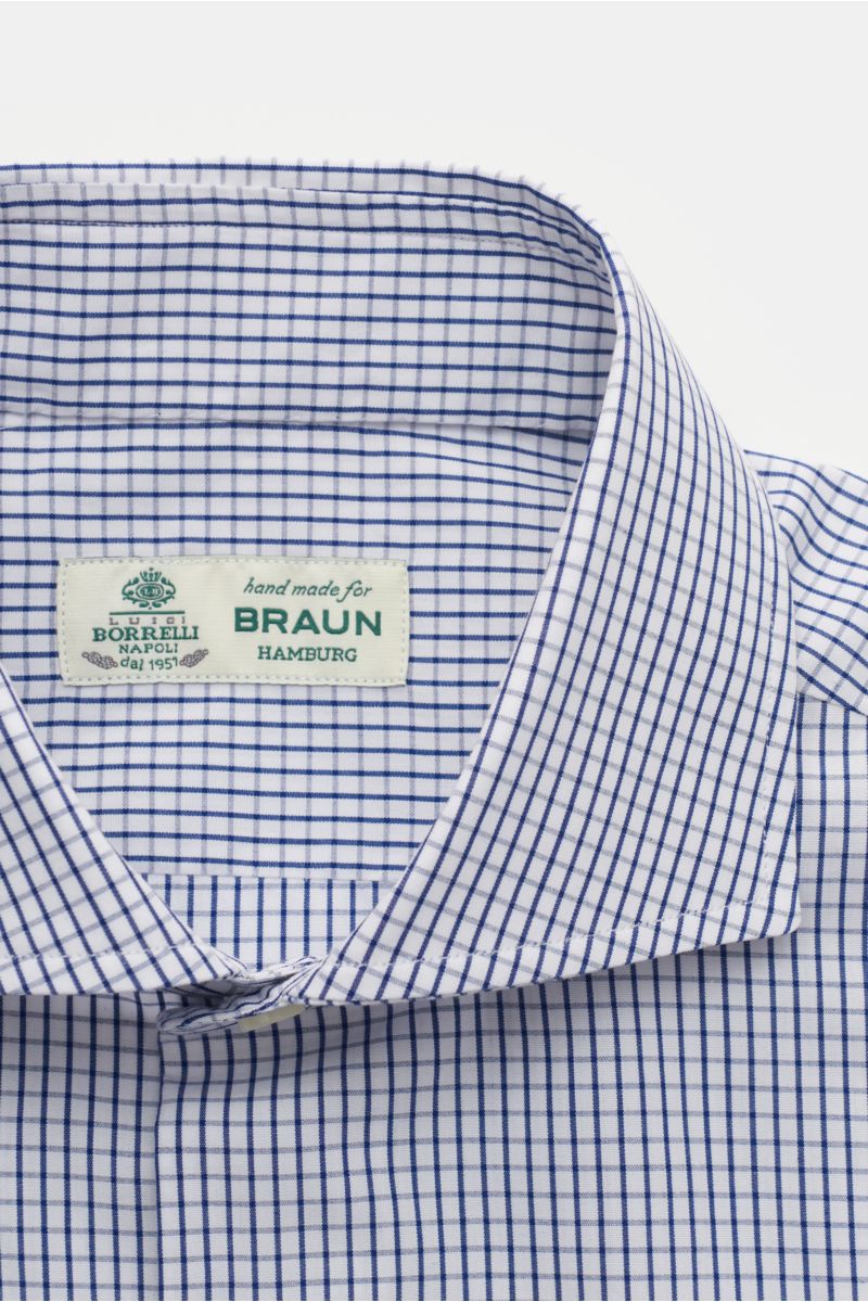 Borrelli Business Hemd 'Nando' Haifisch-Kragen navy/weiß kariert, Slim Fit, reine Baumwolle, weiche Qualität, Detailansicht Kragen frontal.