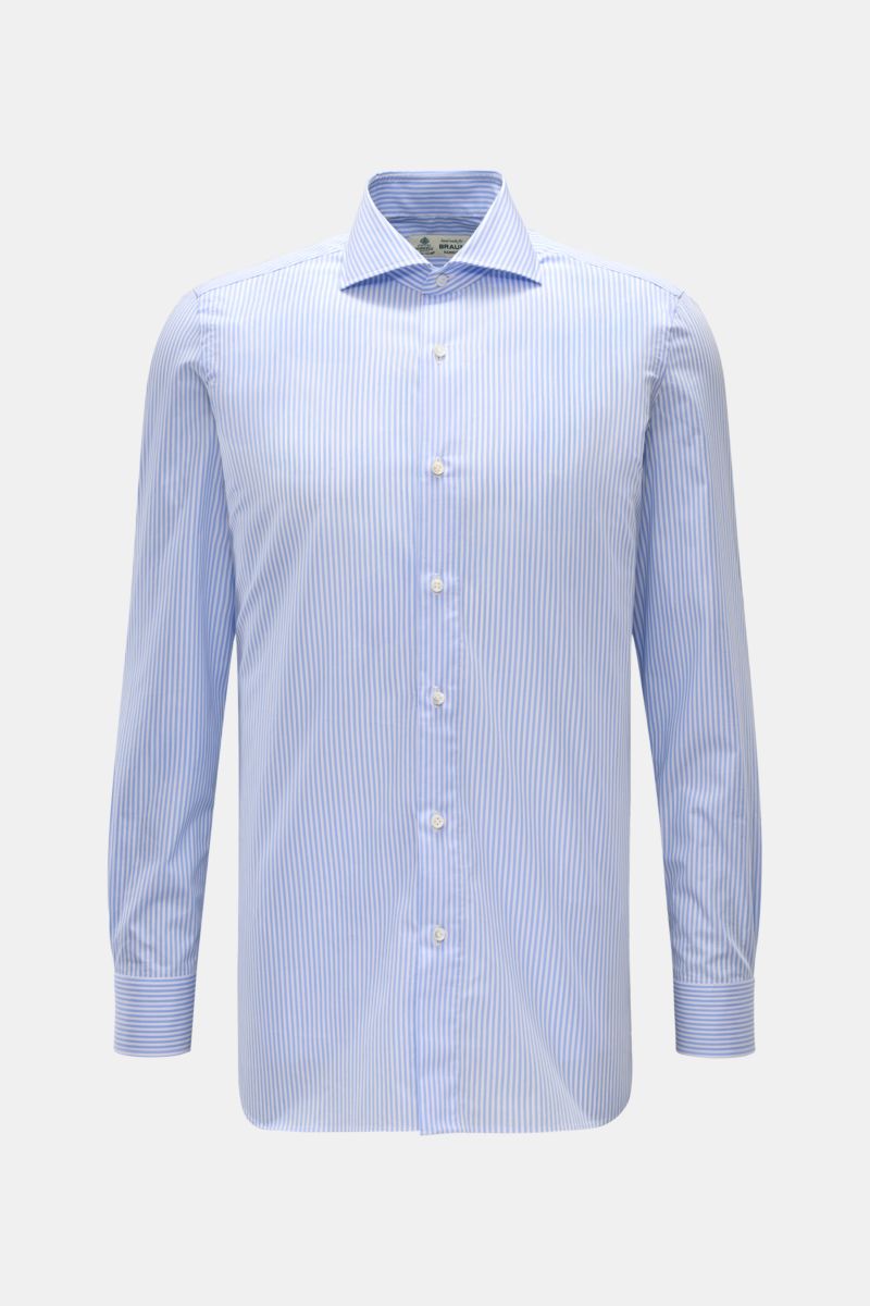 Borrelli Business Hemd 'Nando' Haifisch-Kragen hellblau/weiß gestreift, Slim Fit, reine Baumwolle, frontal fotografiert.