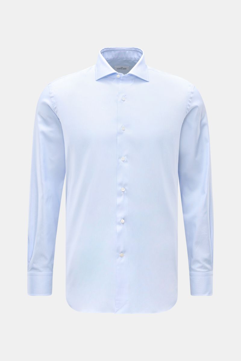Gherardi Business Hemd Haifisch-Kragen hellblau shown from the front, elegant light blue shirt with classic sport cuffs and slim fit.