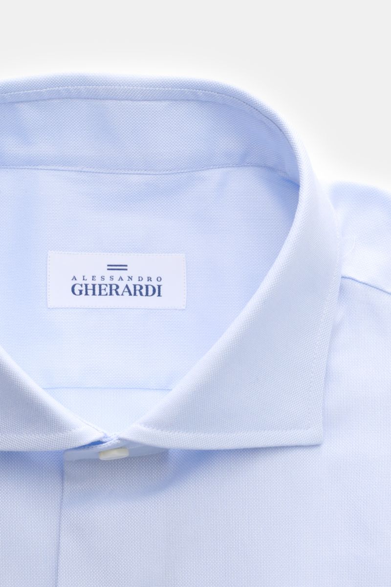 Gherardi Business Hemd Haifisch-Kragen hellblau shown from above, featuring Panama cotton, smooth texture, extra slim fit, French placket, and classic sport cuff.