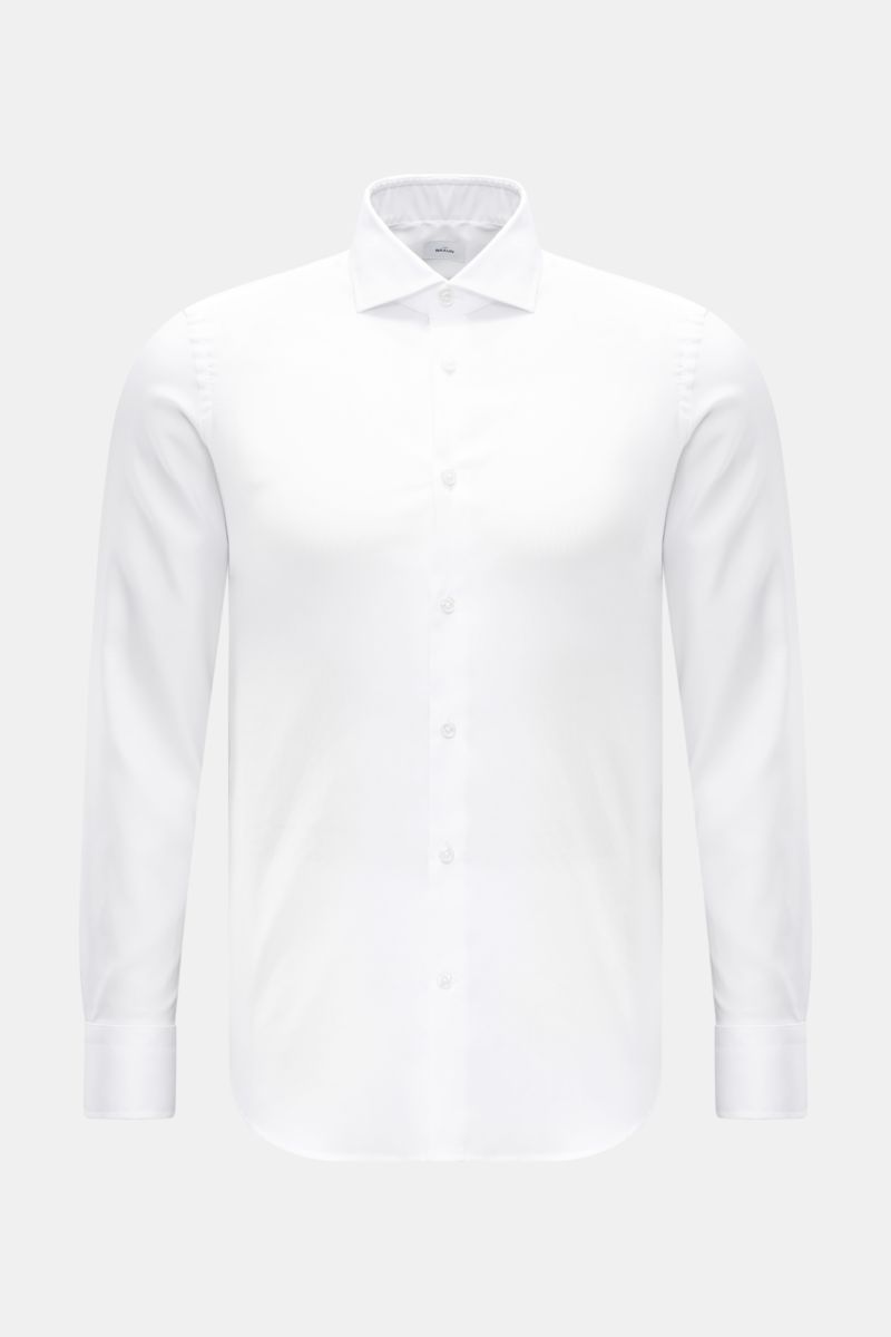 Front view of BRAUN Hamburg Business Hemd Haifisch-Kragen weiß, a fine cotton pinpoint shirt with smooth feel, extra slim fit, shark collar, French placket, classic sport cuffs, and rounded hem.