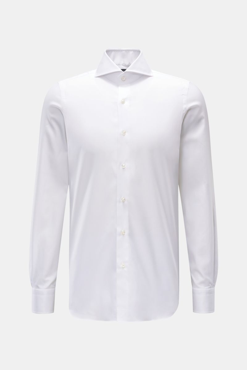 Front view of the Finamore Business shirt 'Sergio Napoli' shark collar white, a slim fit pure cotton Oxford shirt with French button placket.

A stylish office look: The 'Sergio Napoli' shirt by FINAMORE offers classic design and will become a business