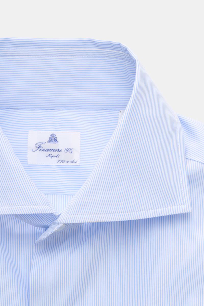 Finamore Business Hemd 'Edoardo Napoli' Haifisch-Kragen hellblau/weiß gestreift, Detailaufnahme von oben, glatter Griff, Slim Fit, ägyptische Giza Baumwolle.