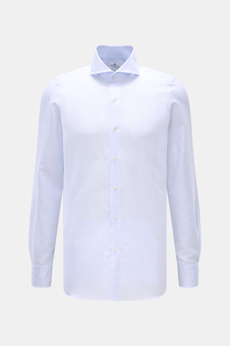 Finamore Business Hemd 'Sergio Napoli' hellblau/weiß gestreift, Frontansicht, Leinen-Baumwoll-Mix, Regular Fit, Haifisch-Kragen, extralange Ärmel, französische Knopfleiste, Sportmanschette, gerundeter Saum.