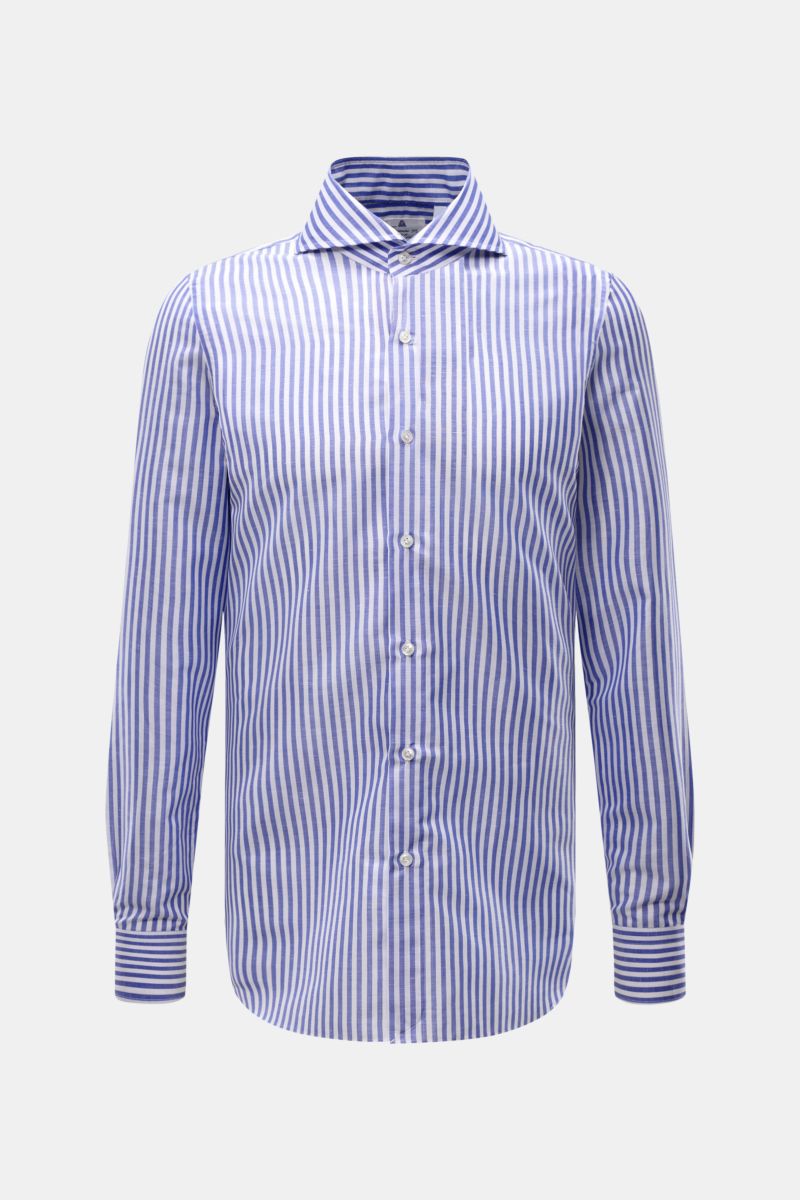 Frontale Nahaufnahme des Finamore Business Hemd 'Sergio Napoli' Haifisch-Kragen blau/weiß gestreift mit schmalen Streifen, Slim Fit, extralangen Ärmeln, klassischer Sportmanschette aus Leinen-Baumwollmix.