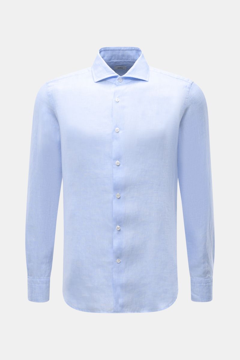 von Braun Leinenhemd Haifisch-Kragen hellblau meliert shown from the front, slim fit with rounded hem, shark collar, French placket, and classic cuffs. Mühelose Leichtigkeit