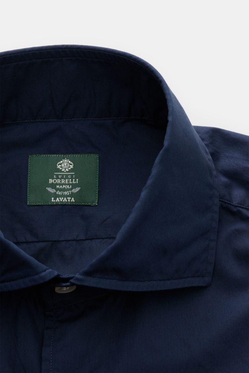Borrelli Casual Hemd Haifisch-Kragen navy in Nahaufnahme von oben, Popeline-Baumwolle, Slim Fit, weicher Griff, französische Knopfleiste, Sportmanschette.