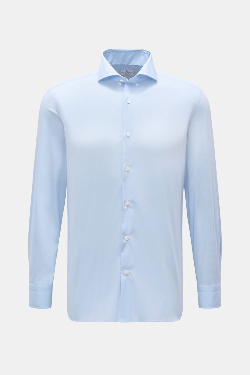 Giampaolo Casual-Hemd Haifisch-Kragen hellblau, frontale Ansicht, Popeline aus Baumwolle/Microfaser, leicht elastisch, Slim Fit, weicher Griff, französische Knopfleiste, Sportmanschette, Taillenabnäher, gerundeter Saum.