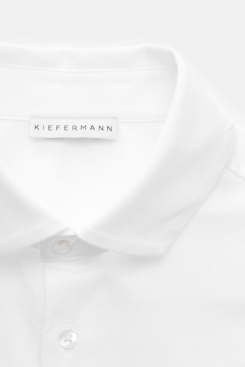 Kiefermann Jersey-Hemd 'Elandorio' Haifisch-Kragen weiß in Nahaufnahme von oben, Jersey aus mercerisierter Baumwolle, Slim Fit, glatter Griff, dezenter Glanz.