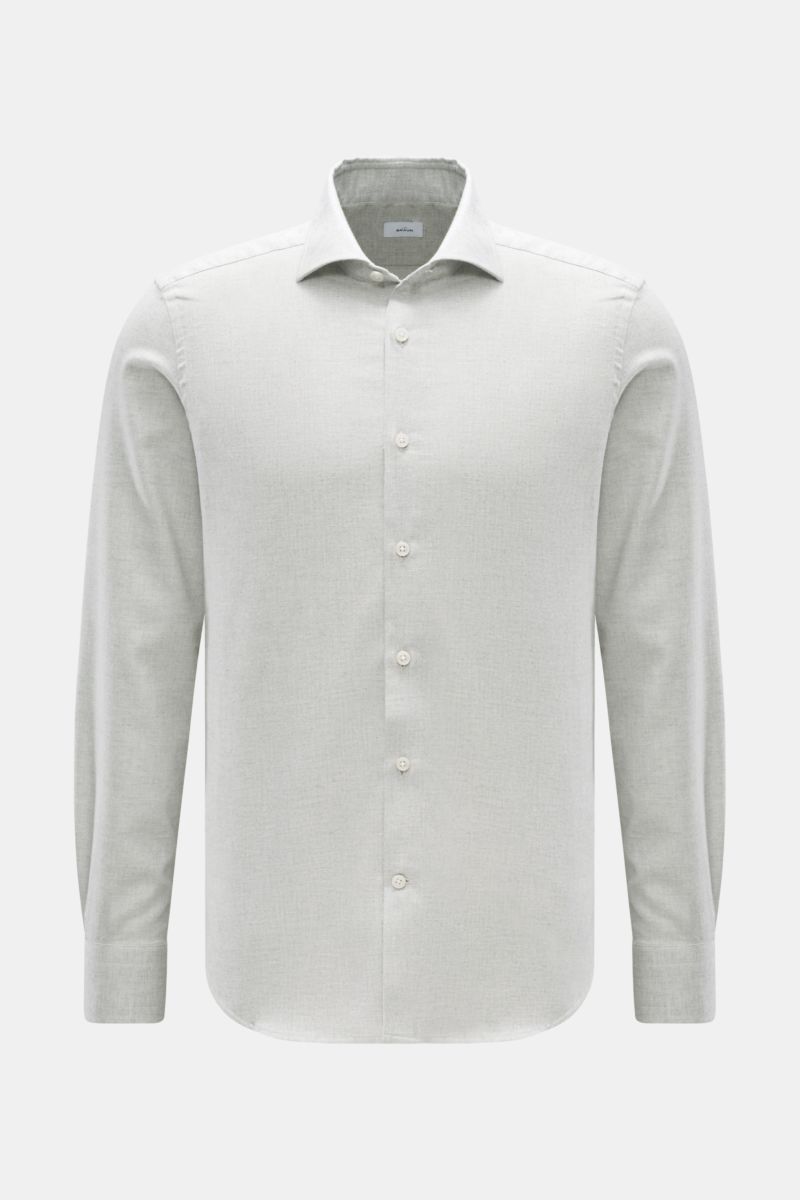 BRAUN Hamburg Flannel shirt shark collar light grey mottled shown from the front, featuring fine cotton herringbone, very soft feel, slim fit, shark collar, French button placket, classic barrel cuffs, and rounded hem.