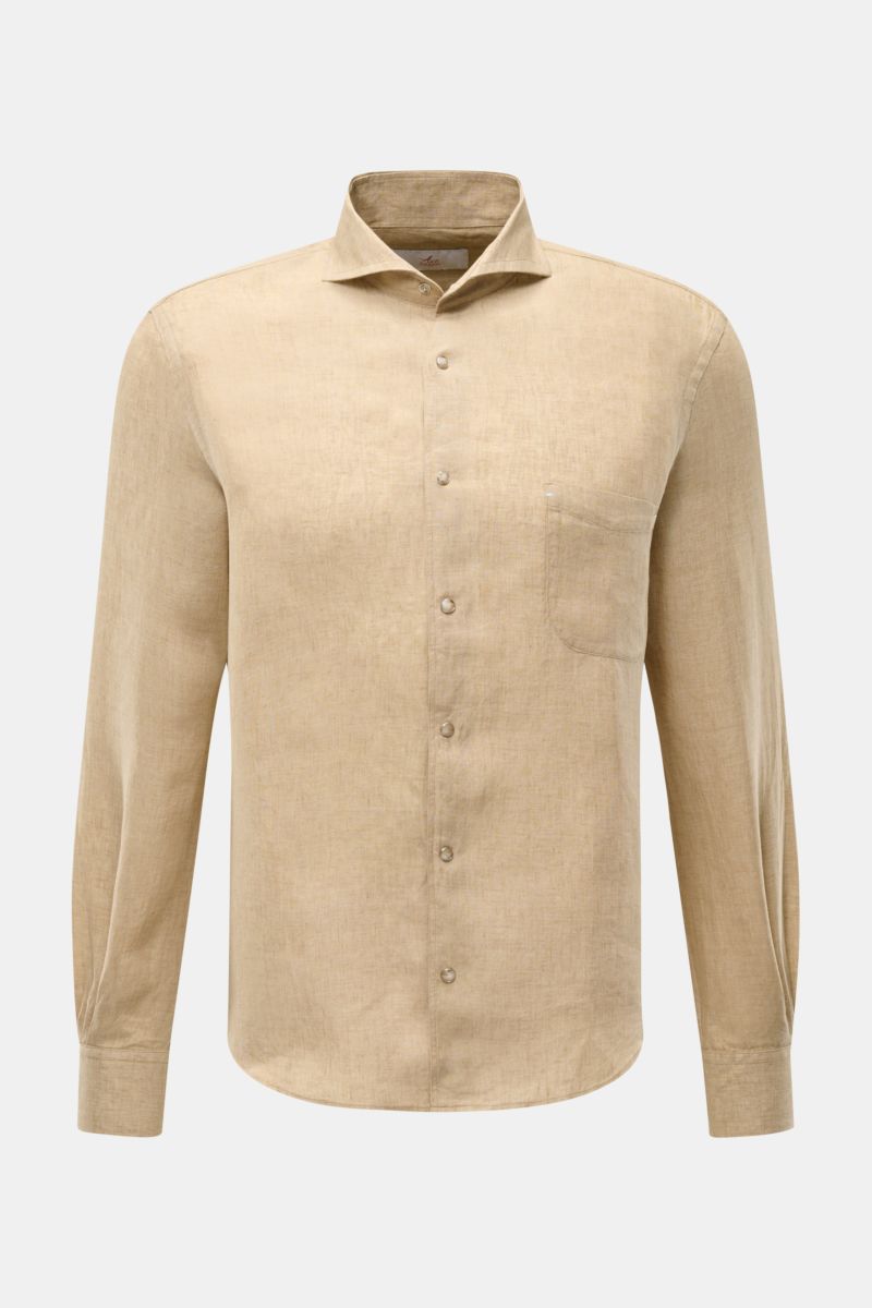 Front view of Ace Denim Linen shirt shark collar beige in lightweight pure linen fabric with slim fit, French button placket, and rounded hem.

Stay comfortable in the warmer months: This ACE DENIM shirt in lightweight linen fabric is a casual statemen