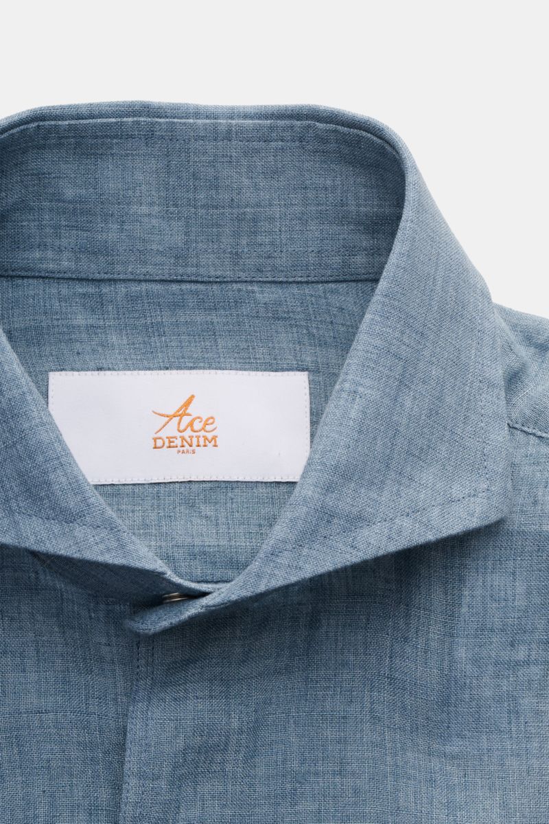 Close-up front view of the Ace Denim Linen shirt shark collar smoky blue in lightweight pure linen with visible yarn fluctuations and slim fit.

Stay comfortable in the warmer months: This ACE DENIM shirt in lightweight linen fabric is a casual stateme