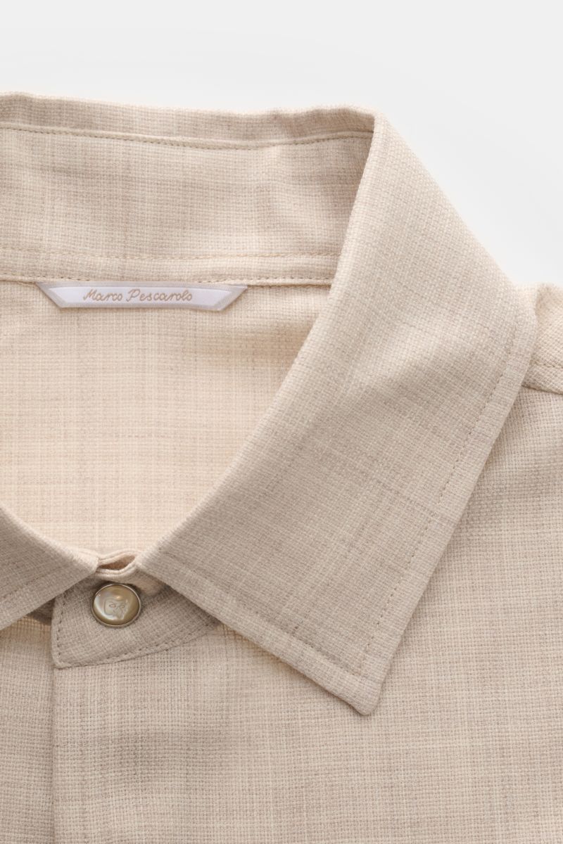 Close-up view of the beige mottled Marco Pescarolo Casual shirt 'Next' Kent collar, highlighting soft virgin wool fabric and button.  
Exclusive casual look with maximum comfort: This elegant MARCO PESCAROLO shirt in pure virgin wool features a timeles