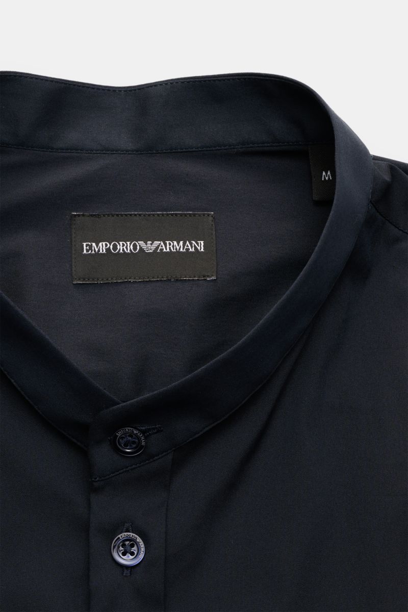 Emporio Armani Casual Hemd Grandad-Kragen dark navy, Front nah, Baumwoll-Mix, leichter Stretch, Regular Fit, glatter Griff, Knopfleiste, Sportmanschette.