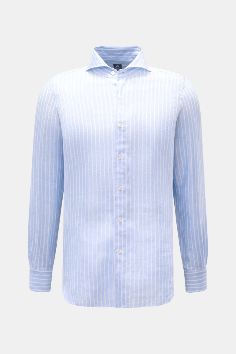 Front view of Finamore Linen shirt 'Sergio Gaeta' shark collar light blue/white striped, a stylish summer essential in pure linen with regular fit, French button placket, classic barrel cuffs, and rounded hem.  
Stylish summer essential: The lightweigh