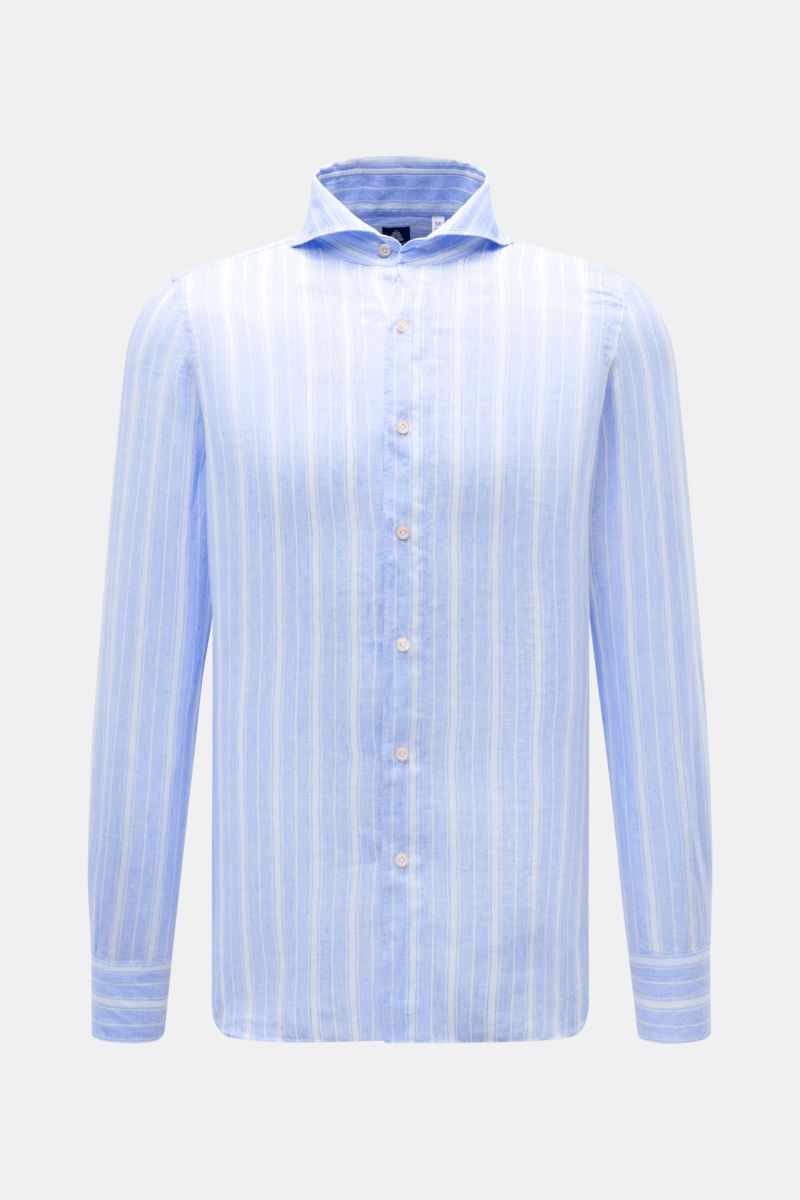 Front view of Finamore Linen shirt 'Sergio Gaeta' shark collar blue/white striped, lightweight pure linen with French button placket.

Stylish summer essential: The lightweight linen shirt 'Sergio Gaeta' by FINAMORE works with a smart-casual jacket as 