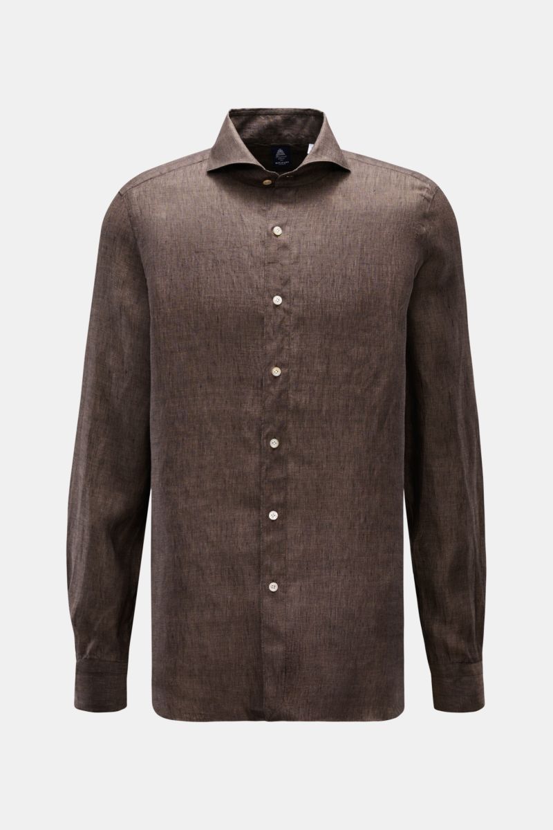 Finamore Linen shirt 'Sergio Gaeta' shark collar brown mottled shown from the front, made of lightweight linen plain weave, regular fit with extra-long sleeves, French button placket, classic barrel cuffs, and rounded hem. Perfectly equipped for warm days