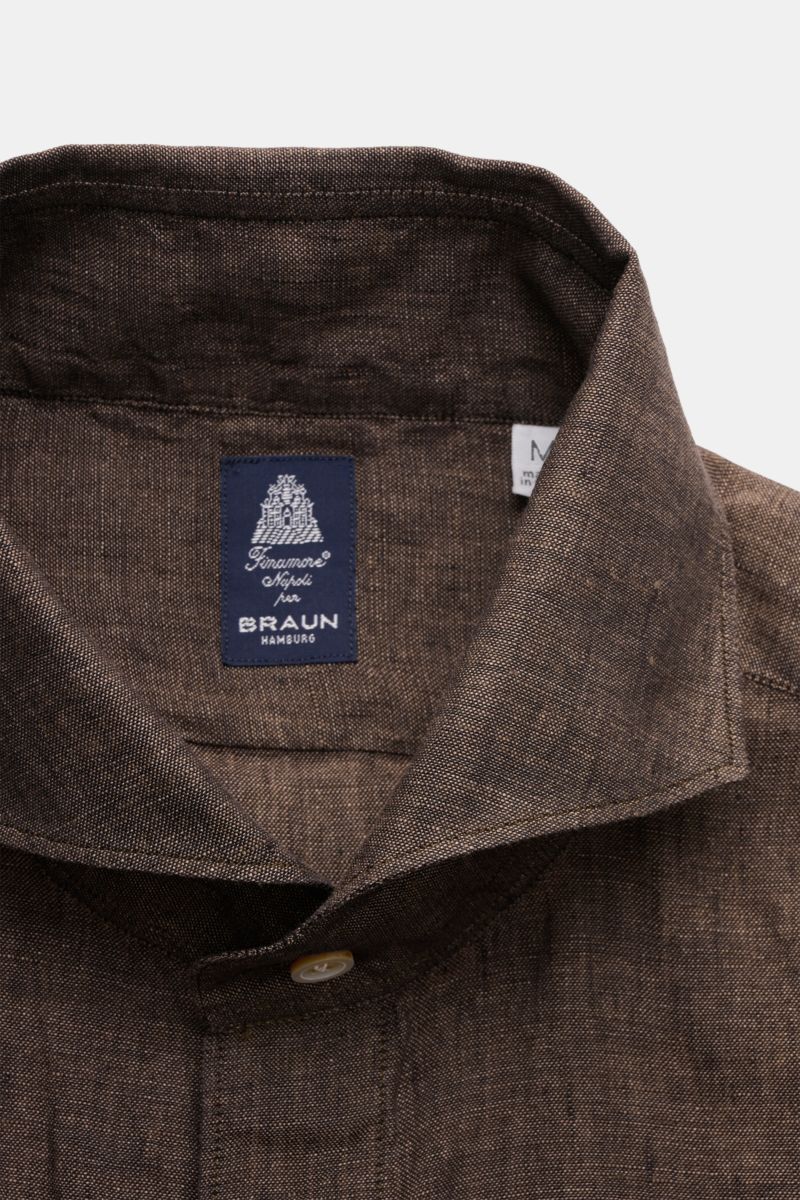 Finamore Leinenhemd 'Sergio Gaeta' Haifisch-Kragen braun meliert, Detailaufnahme von oben, Leinwandbindung, Regular Fit, französische Knopfleiste.