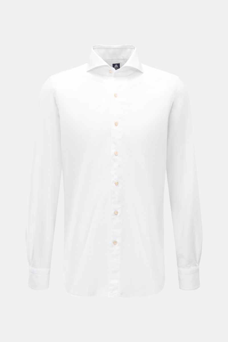 Finamore Casual Hemd 'Sergio Gaeta' Haifisch-Kragen weiß, front view of a slim fit white shirt with poplin cotton, soft touch, shark collar, French placket, sport cuffs, rounded hem. Zeitloses Essential: Das 'Sergio Gaeta' Hemd von FINAMORE überzeugt m