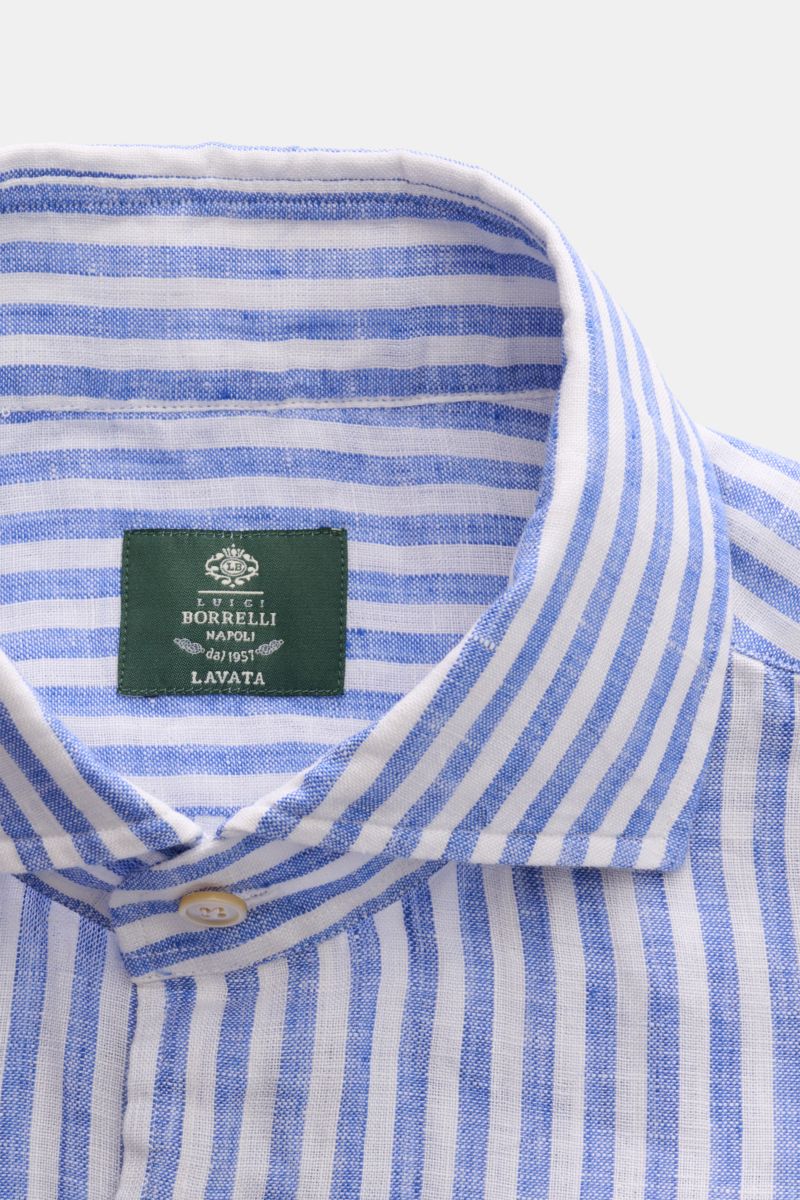 Borrelli Leinenhemd 'Ettore' Haifisch-Kragen blau/weiß gestreift, Slim Fit, reine Leinenstruktur, französische Knopfleiste, Nahaufnahme Kragen.